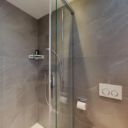 Splendid Modern In The Heart Of アパート